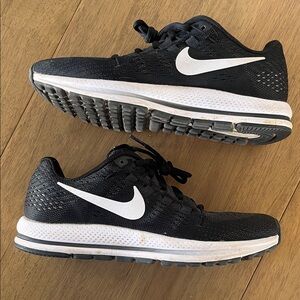 Women’s Nike Zoom Vomero 12, Black and White, size 7